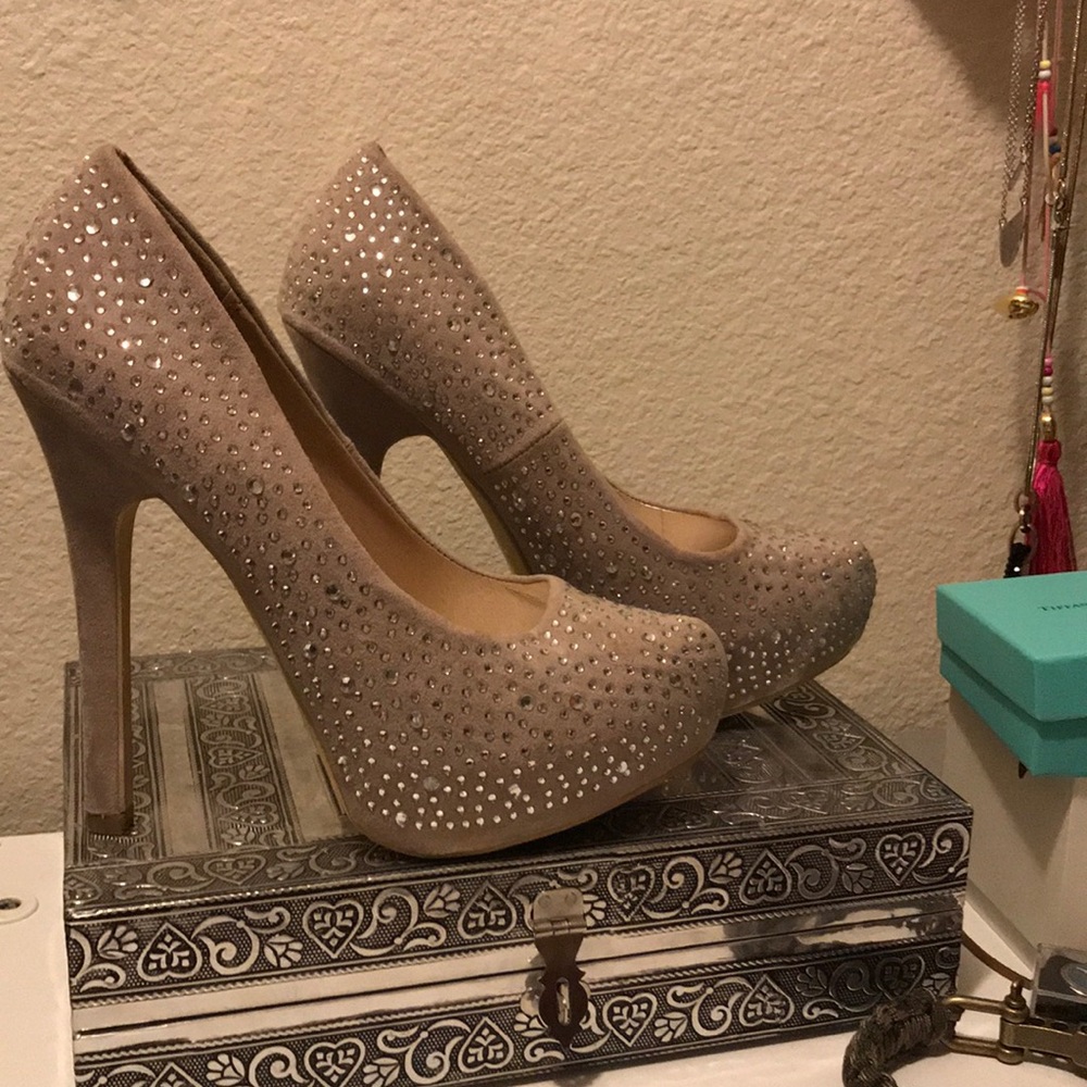 CHARLOTTE RUSSE nude crystal pumps
